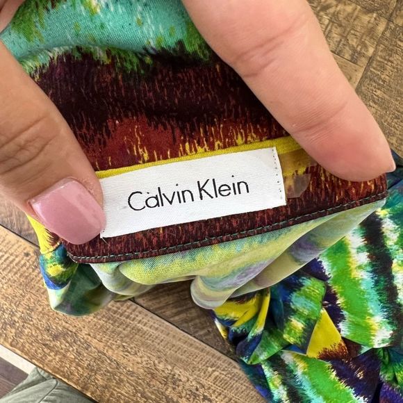 CALVIN KLEIN Colorful Print Wrap Dress. Size 10 - Picture 7 of 8